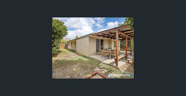 BREAK LEASE ** LOVELY FAMILY HOME IN STRETTON CATCHMENTAND WITH MODERN AND PAINT - Photo 1