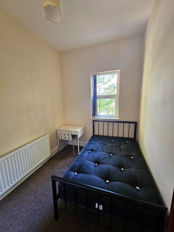 8 Bed Semi-Detached House, Wilbraham Road, M14 - Photo 5