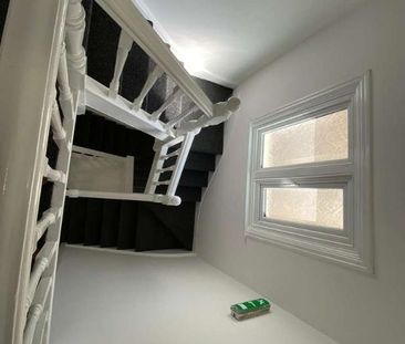 Large Spacious Room By Coventry Train Station, CV1 - Photo 1