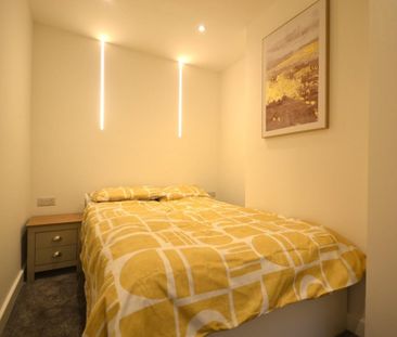 1 bedroom Flat To Let - Photo 2