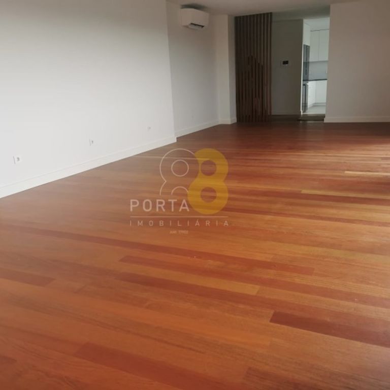 4 room luxury Flat for rent in Matosinhos, Portugal - Photo 1