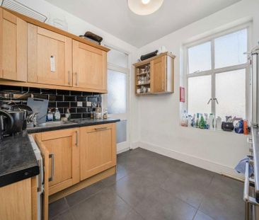3 bedroom flat to rent - Photo 5