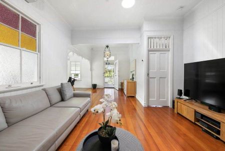 Perfect Family Home in Clayfield - Photo 2