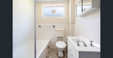 Generous two bedroom apartment - Photo 5