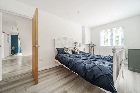 Hammer Lane, Haslemere - 5 bedrooms Property for lettings - Seymours - Photo 3