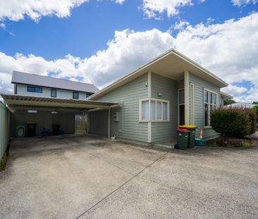 Two Bedroom Home in Hamilton East - Photo 2