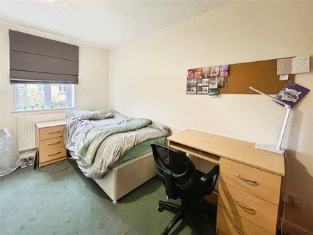 Nightingale Shott, Egham, Surrey, TW20 9SU - Photo 3