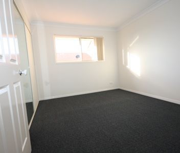 TOWNHOUSE - LIGHT BRIGHT & AIRY - Photo 5