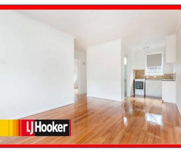 IMMACULATE UNIT- CONVENIENCE NOBLE PARK LOCATION - Photo 2