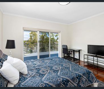 FULLY FURNISHED AND ABSOLUTE RIVERFRONT - Photo 6