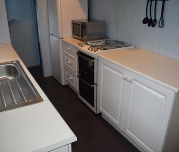 3 bedroom terraced house to rent - Photo 4