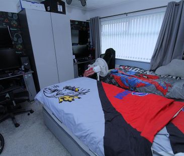 3 bedroom semi-detached house to rent - Photo 5