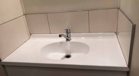 Downstairs Studio Flat in Sunnynook - Photo 4