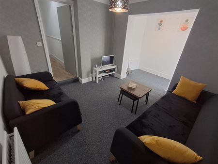 Whitchurch Road, Cardiff - Photo 2