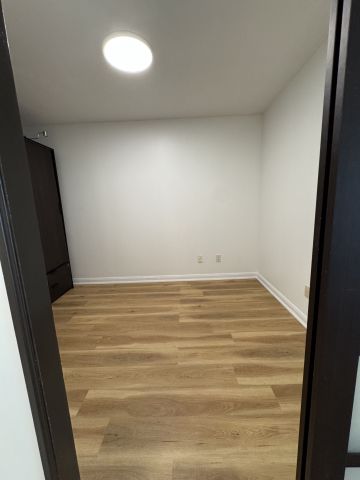 For Lease - 111 Elizabeth Street Unit# 1708, Toronto, Ontario - Photo 4