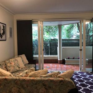 South Yarra 1 Bed 1 Bath 2 Car - Photo 2