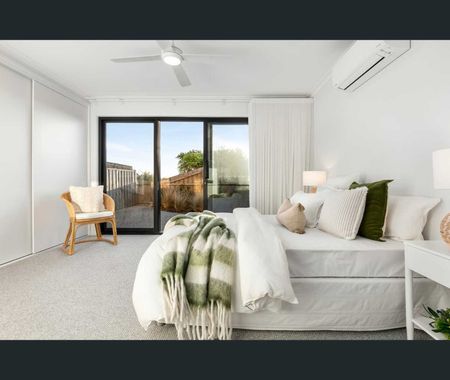 Absolute Beachfront - $1350 per week Or nearest offer - Photo 5