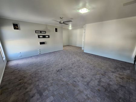 Modern Comforts, Massive Workshop, Dual Access – The Complete Family Package! - Photo 3