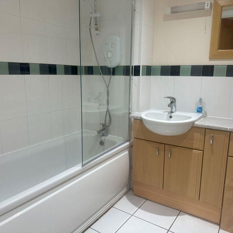 3 bedroom flat to rent - Photo 1