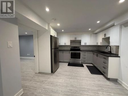 1211 BRIDGE GATE (BASEMENT) CRESCENT - Photo 3