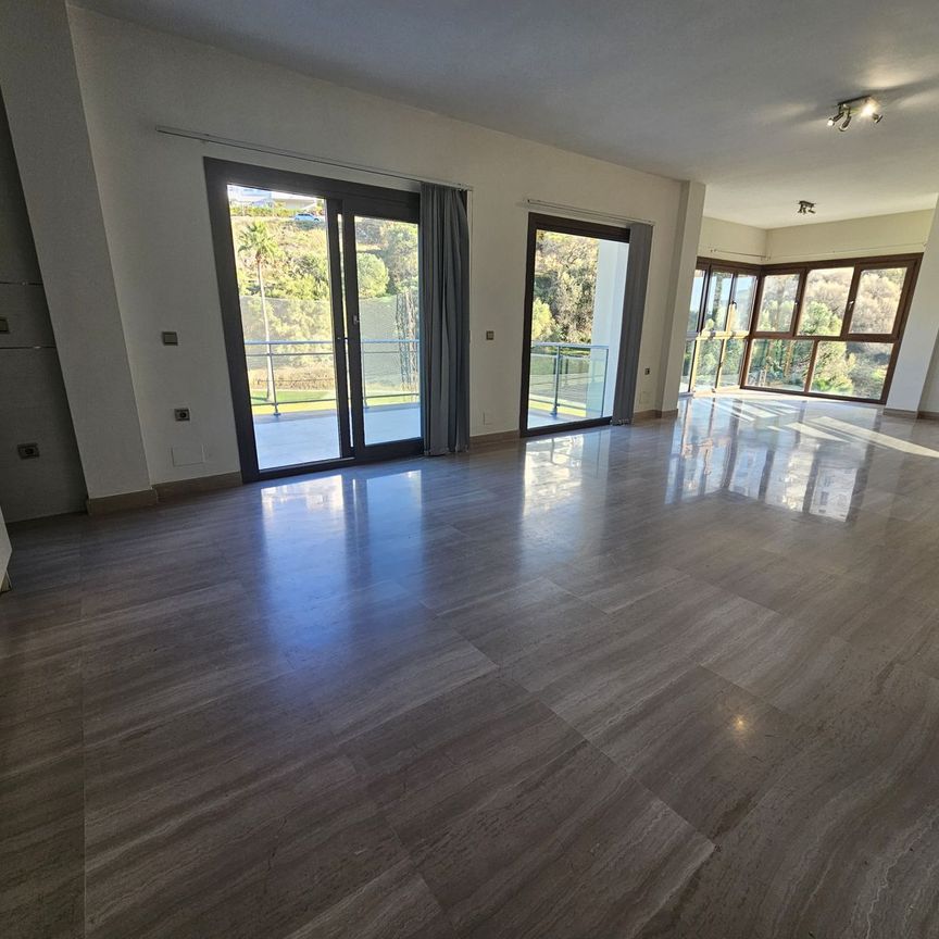 Detached Villa in Riviera del Sol - Photo 1