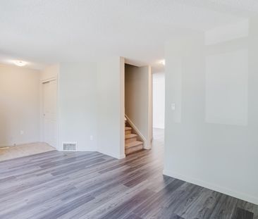 4plex in Modern 3 Bed / 1.5 Bath Suite – Spacious & Bright! - Photo 6