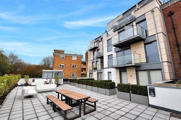 4 bedroom flat to rent - Photo 1