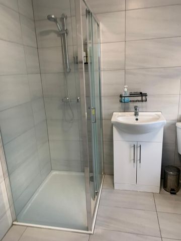 Room in a Shared House, Crest Road, NW2 - Photo 4