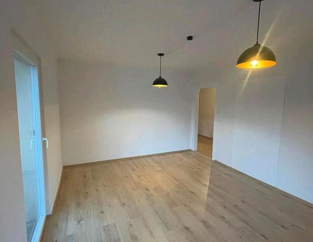 Renovierte Altbauwohnung mit großem Balkon im Kern von Vöhringen - Photo 1