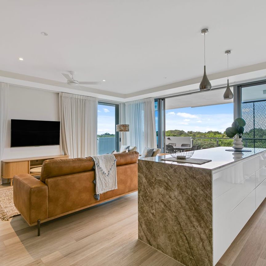 Beachside Bliss: Modern Fully Furnished Apartment Just Minutes from Bokarina Beach - Photo 1