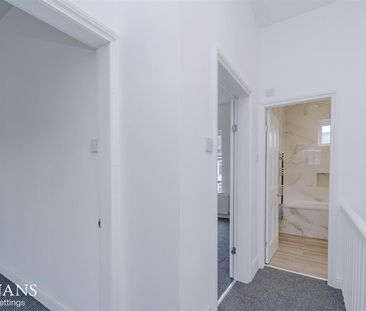 Clarendon Road, Swinton, Manchester - Photo 2