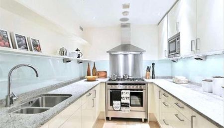 Kensington High Street, London, W8 - Photo 5