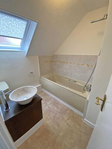 2 bedroom end of terrace house to rent - Photo 5