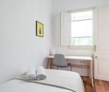 Double bed in Whole 7 bedrooms apartment in Barcelona - Foto 3