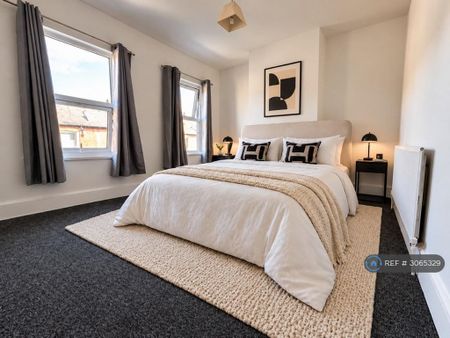 3 bedroom terraced house to rent - Photo 5