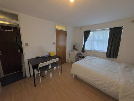 Studio to rent - Photo 2