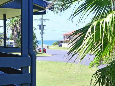 FULLY FURNISHED UNIT CLOSE TO THE BEACH - Photo 3