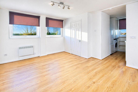 1 bedroom flat to rent - Photo 2