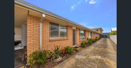 UNIT IN GREAT LOCATION! - Photo 5