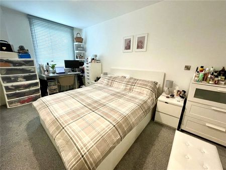 Farnborough Road, Farnborough, Hampshire, GU14 - Photo 5