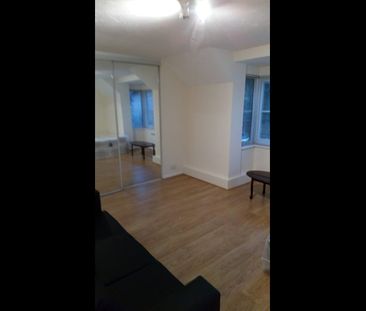 1 Bed Flat, Snowdon Drive, NW9 - Photo 3