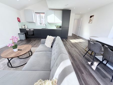 3 Bed Flat, Mount Road, NW4 - Photo 2