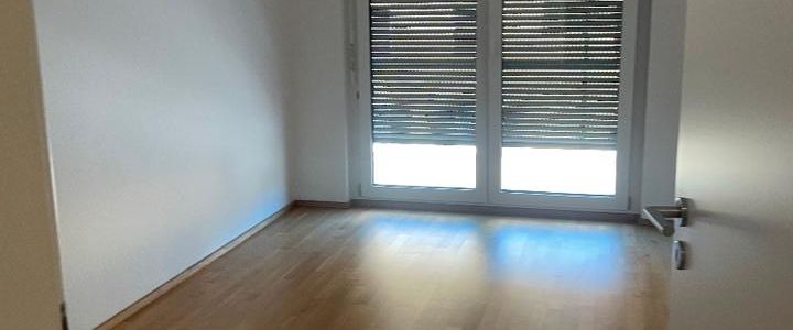 ++ ab 01.01 ++ Moderne 4-Zimmerwohnung mit neuer Einbauküche zu vermieten! - Photo 1