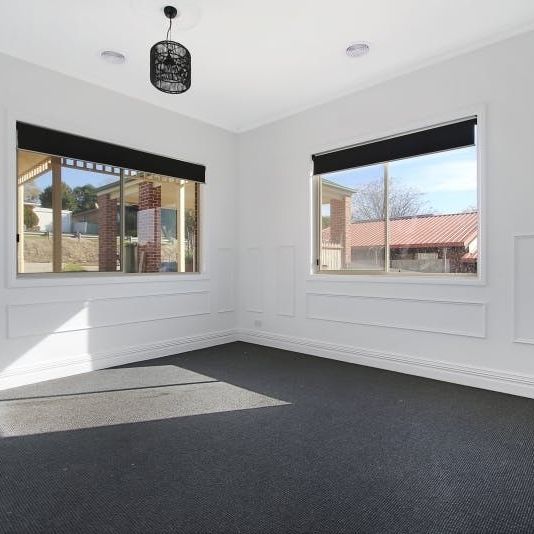 Split level modern townhouse! - Photo 1