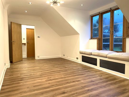 2 Bed Penthouse, Woodville Gardens, W5 - Photo 1