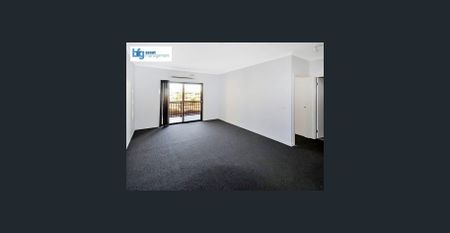 Modern & Spacious Three Bedroom Townhouse! - Photo 4