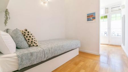 Room in a shared 8-bedroom apartment for rent in Vila de Gràcia, perfect for professionals and students - Foto 5