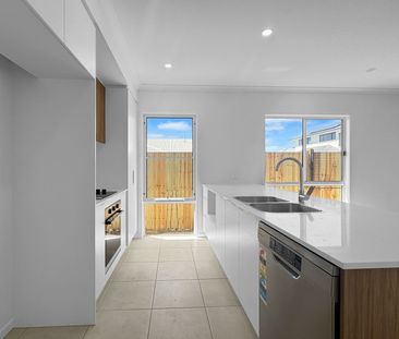 BRAND NEW 3 BEDROOM HOUSE - PALMVIEW - Photo 3