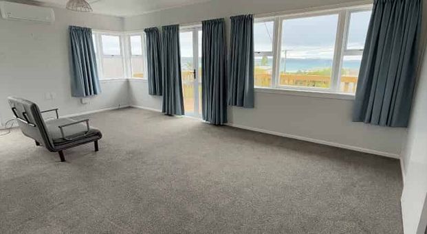 Charming 2-Bedroom Apartment with Sea Views - Photo 1