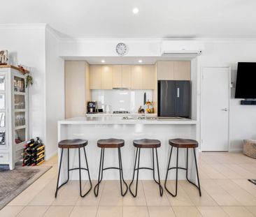 1 Mayfair Lane, Hope Island - Photo 2